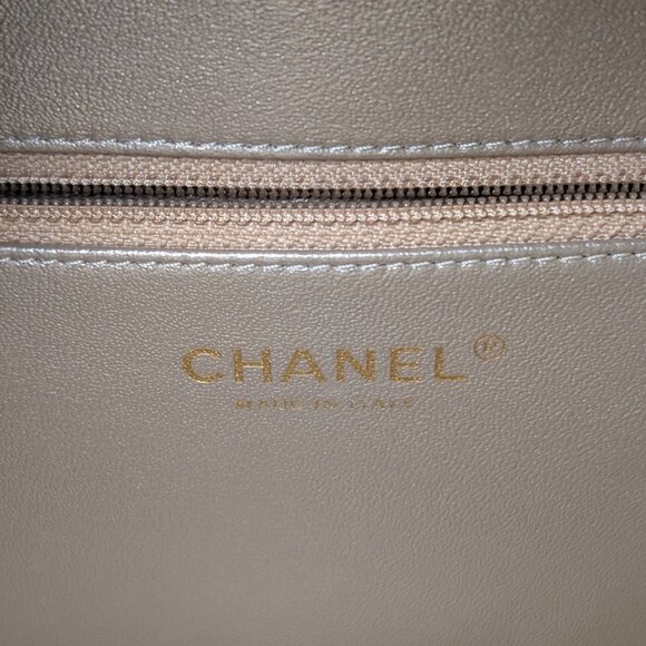 Chanel Rare Box Bag in Woven Rattan and Champaign Gold Leather - Picture 12 of 16